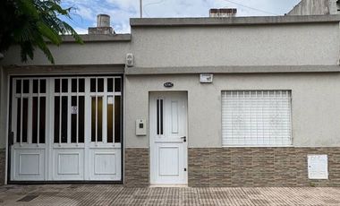 Venta de Casa 4 Dormitorios, Pileta y Quincho