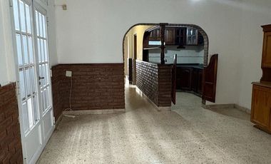 Venta de Casa 4 Dormitorios, Pileta y Quincho
