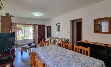 CASA 3 AMBIENTES VENTA LOBOS CON JARDIN Y QUINCHO