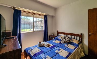 CASA 3 AMBIENTES VENTA LOBOS CON JARDIN Y QUINCHO