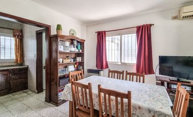 CASA 3 AMBIENTES VENTA LOBOS CON JARDIN Y QUINCHO