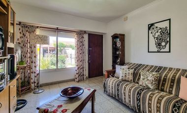 CASA 3 AMBIENTES VENTA LOBOS CON JARDIN Y QUINCHO