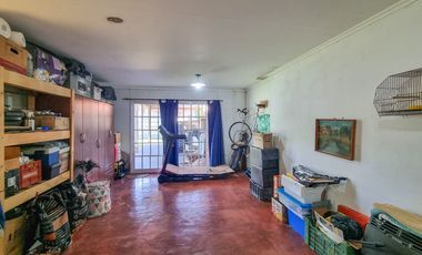 CASA 3 AMBIENTES VENTA LOBOS CON JARDIN Y QUINCHO