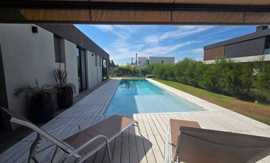 BARRIO EL CANAL UNA PLANTA C/AMARRA