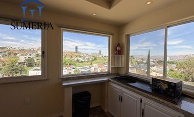 Casa en Renta Amueblada de 4 Recámaras con Vista al Campo de Golf