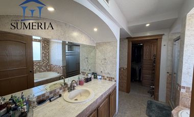 Casa en Renta Amueblada de 4 Recámaras con Vista al Campo de Golf
