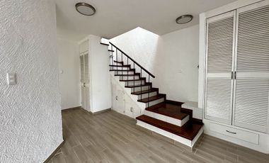 JUNTO A LOS ENCINOS CASA EN CONDOMINIO EN RENTA