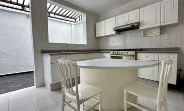 JUNTO A LOS ENCINOS CASA EN CONDOMINIO EN RENTA