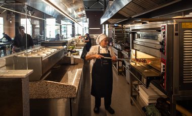 VENTA DE DERECHO DE LLAVES EDIFICIO GASTRONOMICO Y NOCTURNO