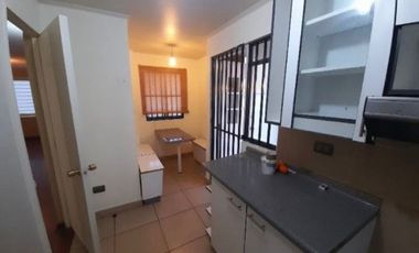 Casa en arriendo c/ estacionamiento en Peñablanca