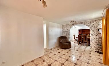 AMPLIA CASA EN SAN BERNARDO LADO AUTOPISTA