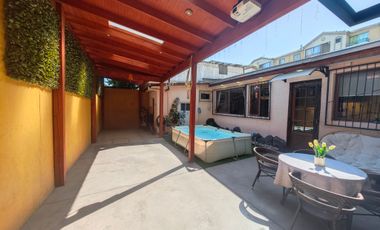 CASA EN VENTA DE 5 DORMITORIOS EN QUINTA NORMAL