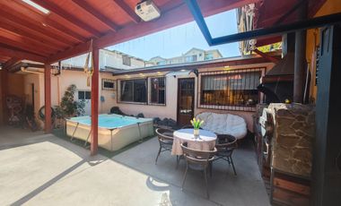 CASA EN VENTA DE 5 DORMITORIOS EN QUINTA NORMAL