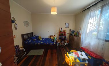 CASA EN VENTA DE 5 DORMITORIOS EN QUINTA NORMAL