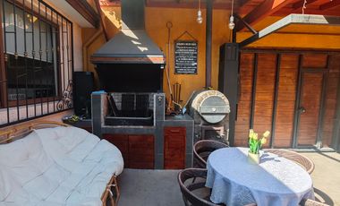 CASA EN VENTA DE 5 DORMITORIOS EN QUINTA NORMAL
