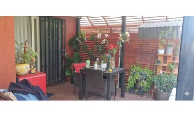 ¡Encantadora casa en venta en Buin con piscina!