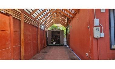 ¡Encantadora casa en venta en Buin con piscina!