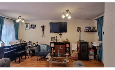 ¡Encantadora casa en venta en Buin con piscina!