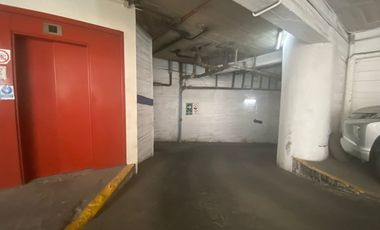 Estacionamiento en Miraflores, Santiago.