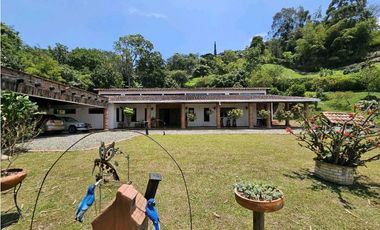 Impresionante Finca de 3000m² con Casa de 511m² en Venta, Copacabana