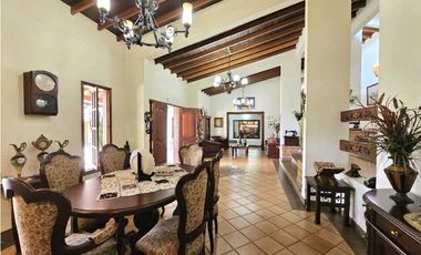 Impresionante Finca de 3000m² con Casa de 511m² en Venta, Copacabana