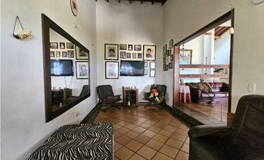 Impresionante Finca de 3000m² con Casa de 511m² en Venta, Copacabana