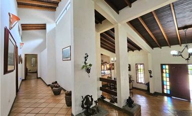 Impresionante Finca de 3000m² con Casa de 511m² en Venta, Copacabana