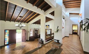 Impresionante Finca de 3000m² con Casa de 511m² en Venta, Copacabana