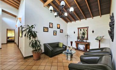 Impresionante Finca de 3000m² con Casa de 511m² en Venta, Copacabana