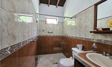 Impresionante Finca de 3000m² con Casa de 511m² en Venta, Copacabana