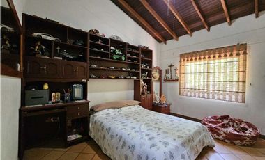 Impresionante Finca de 3000m² con Casa de 511m² en Venta, Copacabana