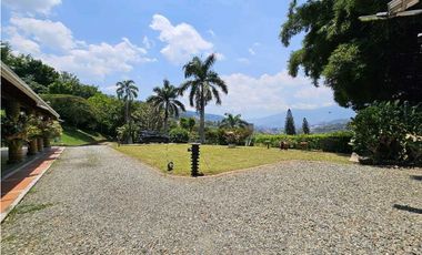 Impresionante Finca de 3000m² con Casa de 511m² en Venta, Copacabana
