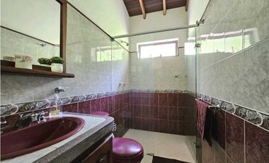 Impresionante Finca de 3000m² con Casa de 511m² en Venta, Copacabana