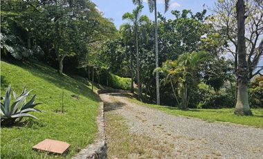 Impresionante Finca de 3000m² con Casa de 511m² en Venta, Copacabana