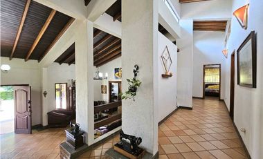 Impresionante Finca de 3000m² con Casa de 511m² en Venta, Copacabana
