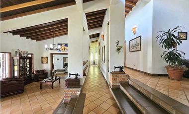 Impresionante Finca de 3000m² con Casa de 511m² en Venta, Copacabana