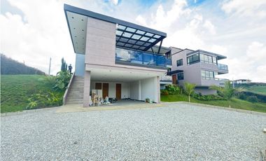 CASA CAMPRESTE EN ARRIENDO – UNIDAD SEMICERARDA