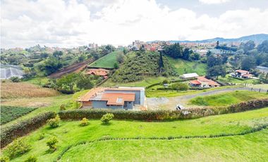 CASA CAMPRESTE EN ARRIENDO – UNIDAD SEMICERARDA