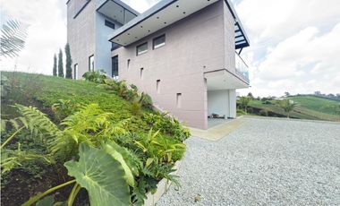 CASA CAMPRESTE EN ARRIENDO – UNIDAD SEMICERARDA