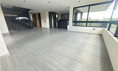 CASA CAMPRESTE EN ARRIENDO – UNIDAD SEMICERARDA