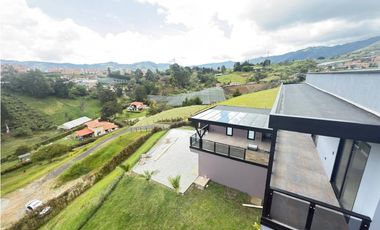 CASA CAMPRESTE EN ARRIENDO – UNIDAD SEMICERARDA