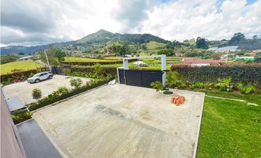 CASA CAMPRESTE EN ARRIENDO – UNIDAD SEMICERARDA