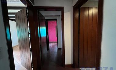 Alquiler de Casa 3 ambientes con jardin y cochera en  Bella Vista