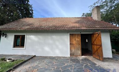 Alquiler de Casa 3 ambientes con jardin y cochera en  Bella Vista