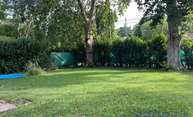 Alquiler de Casa 3 ambientes con jardin y cochera en  Bella Vista