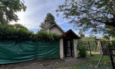 Alquiler de Casa 3 ambientes con jardin y cochera en  Bella Vista