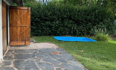 Alquiler de Casa 3 ambientes con jardin y cochera en  Bella Vista