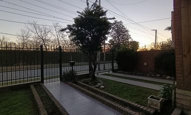 Venta Casa 6 ambientes Pablo Nogues Malvinas Argentinas con Pileta y Cochera
