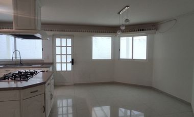 SE RENTA CASA EN CONDADO DE SAYAVEDRA