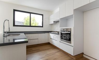 Hermosa Casa dentro de la Sexta Sección de Lomas Verdes